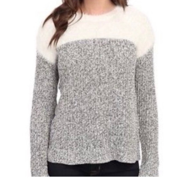 Two by Vince Camuto Fluffy Soft Sweater Small - Picture 1 of 4